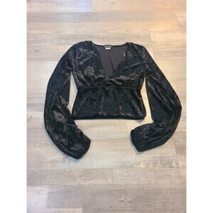 Top chic small women's black velvet long sleeve crop top